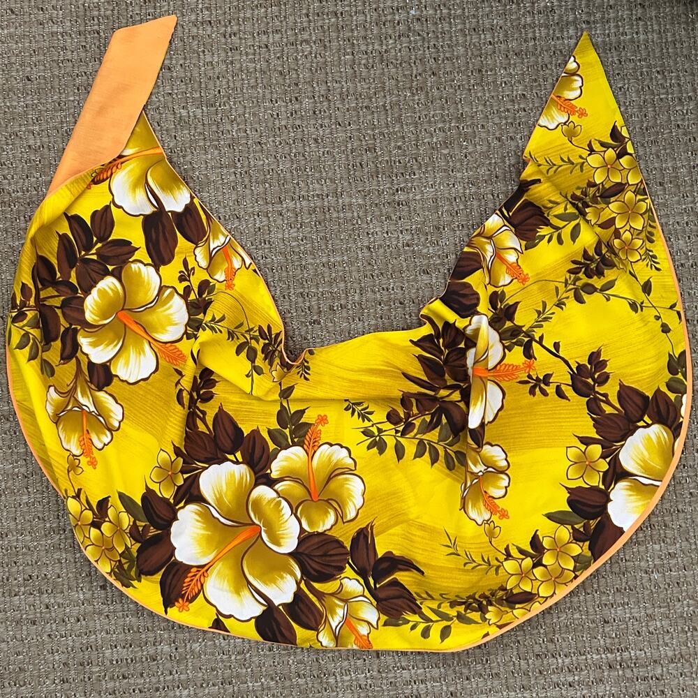 Vintage 1950s Tropical Hawaiian Print Crescent Wrap Costume Accessories